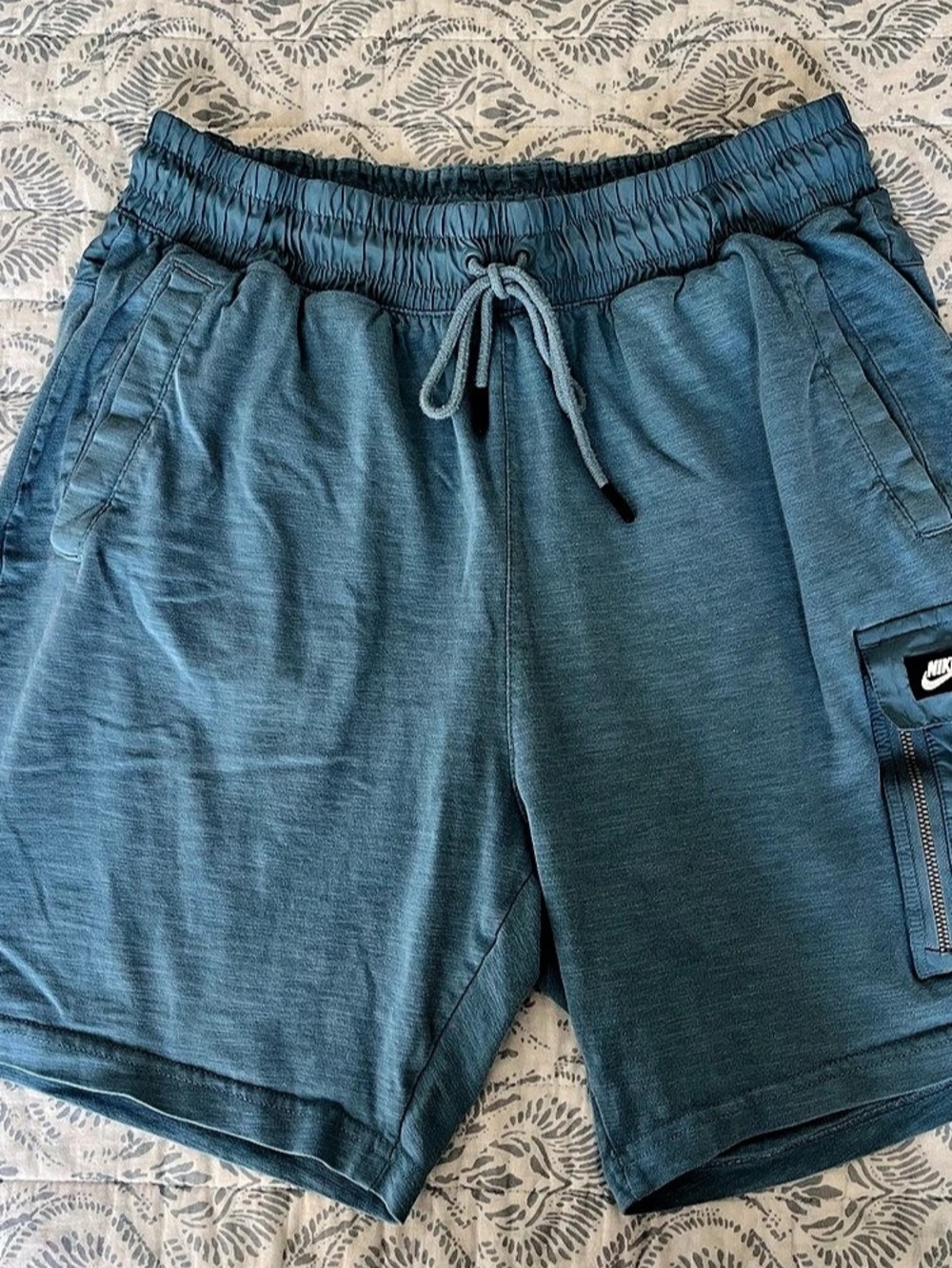 Nike Sportswear Cargo Shorts in Blue Size Large Like New